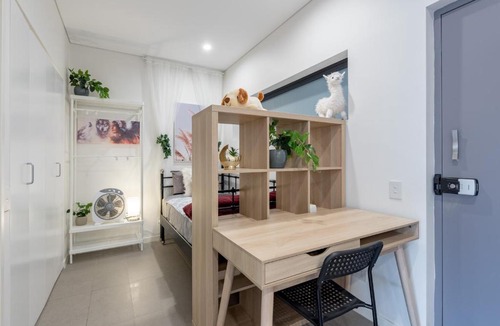 Homebush Apartment | BRAND NEW! 1BR + Study Apt in Homebush Sleeps 5