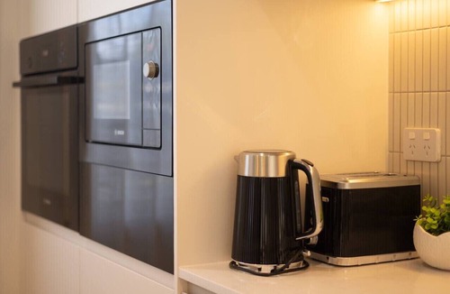 Nundah House | Brand-New 4BR Luxury Living Near Airport & Mall