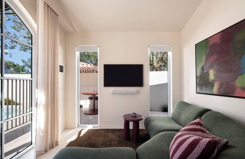 Mermaid Waters Apartment | Brand new guesthouse private mineral pool Mermaid Waters