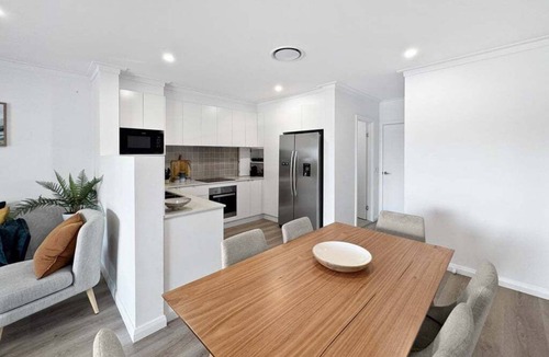 Wagga Wagga Apartment | Brand new lux 3 bedroom townhouse located opposite the Wagga Wagga Racecourse.