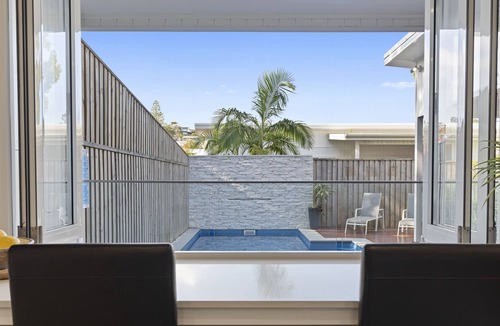 Wamberal House | Brand New - Sleeps 12, walking distance to Wamberal Beach