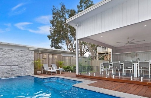 Wamberal House | Brand New - Sleeps 12, walking distance to Wamberal Beach