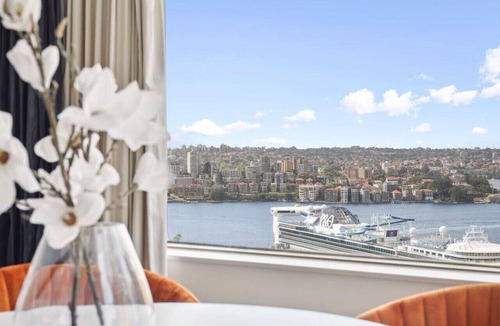The Rocks Apartment | Breathtaking Harbour Bridge Views in Prime Locale!