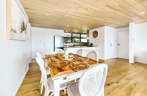 Buddina Apartment | Breathtaking Views - Point Cartwright Apt
