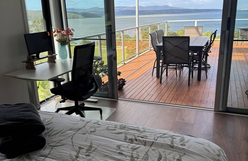 Mallacoota House | Breathtaking water views!