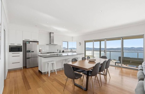 Sandy Bay House | Bridgeview Mansion Escape - Sandy Bay