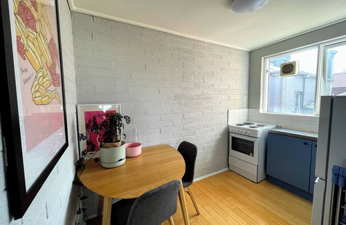 Footscray Apartment | Bright 1-Bed Apartment · Footscray's Best Kept Secret