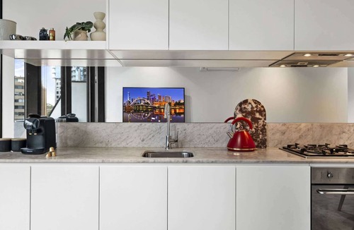 South Melbourne Apartment | Bright 2-Bed Apartment Near South Melbourne