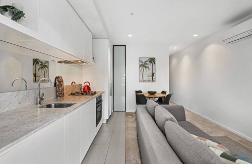South Melbourne Apartment | Bright 2-Bed Apartment Near South Melbourne