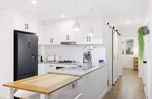 Narrabeen Apartment | Bright 2-Bed Apartment Near Narrabeen Beach