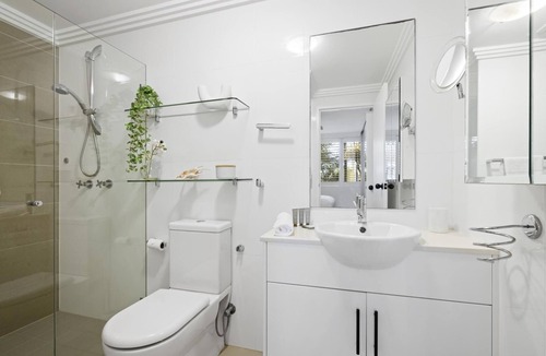 Narrabeen Apartment | Bright 2-Bed Apartment Near Narrabeen Beach