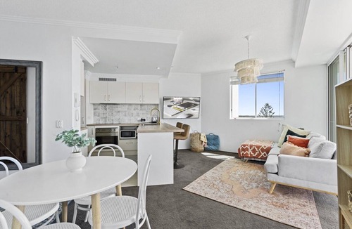 Labrador Apartment | Bright 2 Bed Apartment with Ocean Views