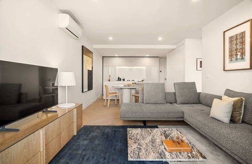 Collingwood North Apartment | Bright 2-Bed Apartment in Fitzroy’s Heart