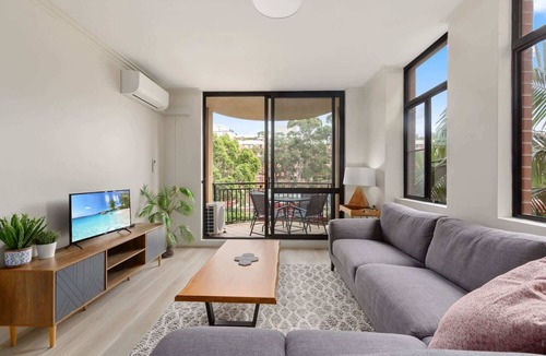Darling Harbour Apartment | Bright 2-Bed Retreat Near Darling Harbour