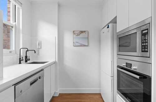 Bondi Junction Apartment | Bright 2BDR Bondi Junction Home with Parking