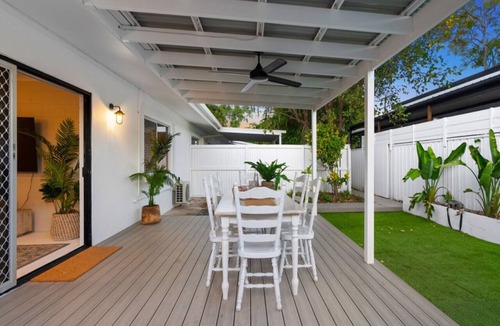 Holloways Beach Apartment | Bright and Spacious Triplex Near Holloways Beach