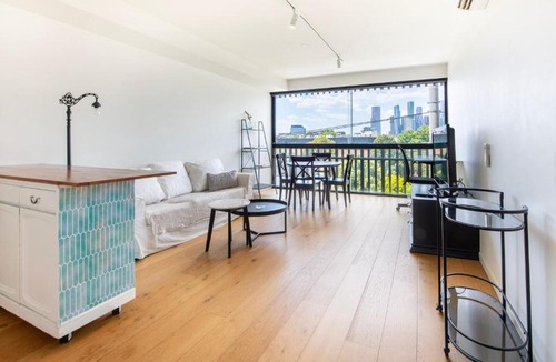 West Melbourne Apartment | Bright City View Apartment West Melbourne