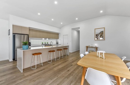 Waterhouse House | Bright & Easy - Avail. Oct LWknd - Pet Friendly Outside 7 Cobb n Co Way Robe