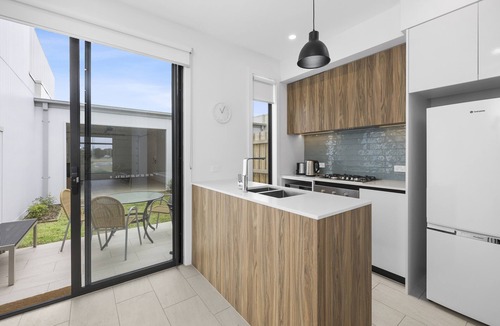 Torquay House | Bright Escape: 2 BR, 1 BA Townhouse in Torquay, Sleeps 4