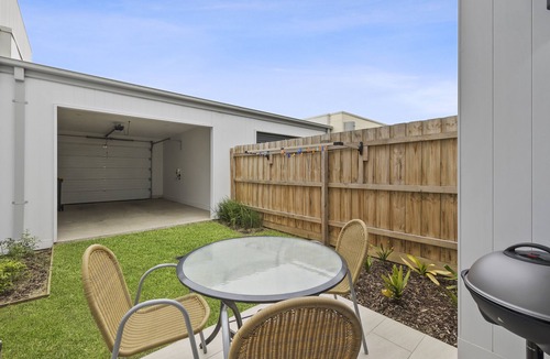 Torquay House | Bright Escape: 2 BR, 1 BA Townhouse in Torquay, Sleeps 4