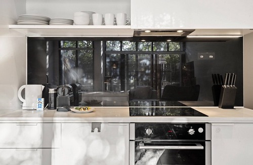 Brunswick East Apartment | Bright Inner-North Stay with Pool Access
