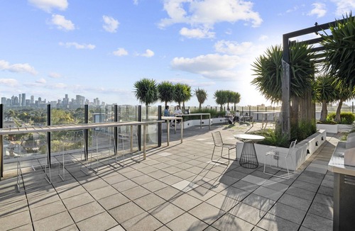 Brunswick East Apartment | Bright Inner-North Stay with Pool Access