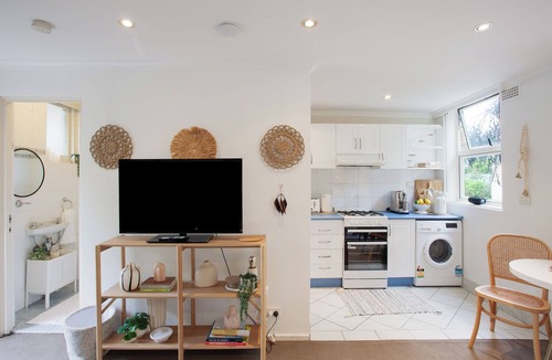 Paddington Apartment | Bright Studio in the Heart of Paddington near Glenmore Shops and Oxford St.