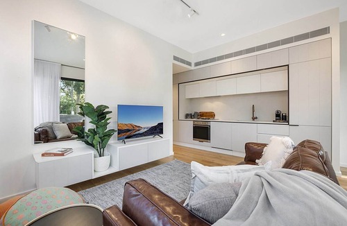 Windsor Apartment | Bright Terrace Unit Next to Chapel St Dining