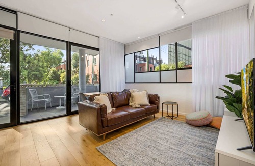 Windsor Apartment | Bright Terrace Unit Next to Chapel St Dining