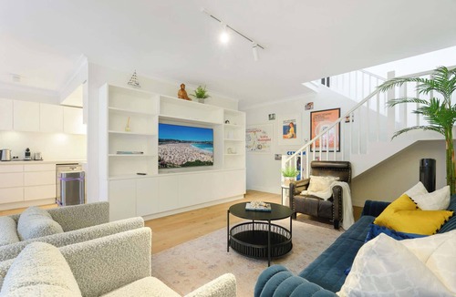 Neutral Bay Condo | Bright Townhome with Courtyard in Neutral Bay