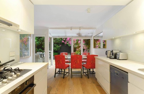 Neutral Bay Condo | Bright Townhome with Courtyard in Neutral Bay