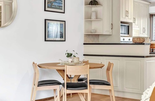 Brighton House | Brightly Beachside Where Jetty Rd meets the Ocean