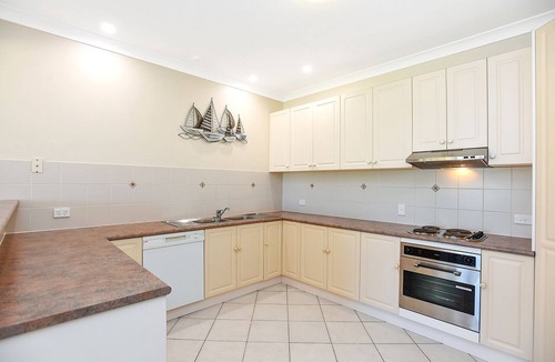 Goolwa North House | Bring the Boat, Kayak or Fishing Rod - Spa Bath - Free Wi Fi, Netflix and Prime