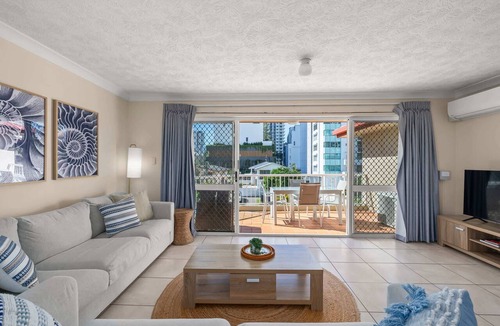 Broadbeach Apartment | Broadbeach | 4Min to Beach | Pool | Free Parking