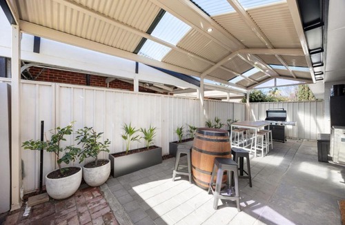 Glenelg South Apartment | Broadway Hideaway - Laid-Back Days near the Beach