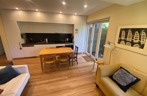 Bronte Apartment | Bronte Beautiful Garden Apartment 8 min walk form beach