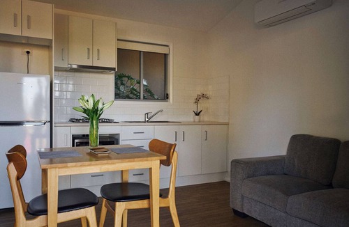 Mollymook Cabin | Brooman 8 - Self-Contained Cabin with Covered Deck