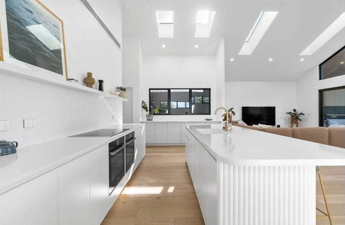 Broulee House | Broulee retreat across road from beachfront, pool, 5min walk to local shops.