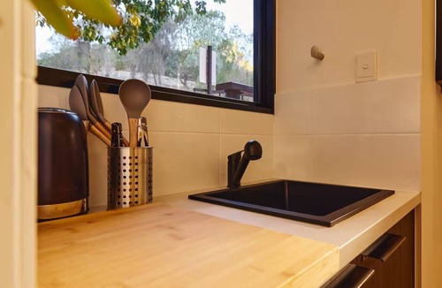 Brown Hill Creek Cabin | Brownhill Creek Cabin Retreat | Nature Escape Minutes from Adelaide