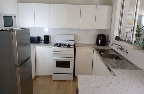 Mandurah House | Budget Friendly Accommodation near the Train Station Cosy Private Rooms