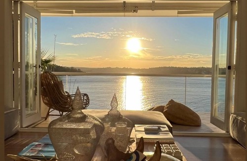 Bundeena House | Bundeena Sands Barefoot Private Beach Oasis