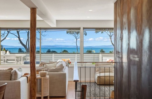 Seven Mile Beach House | Bunkers at Seven Mile | Sleeps 12