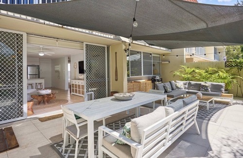 Burleigh Heads Apartment | Burleigh Beach Pad 100m from beach - stunning