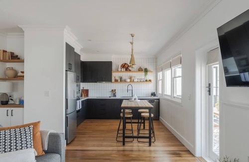 Parklands Apartment | Burnie Retreat - Coastal Comfort Awaits
