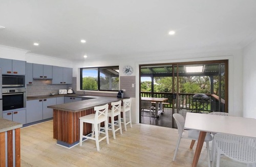 Macmasters Beach House | BUSH BEACH HIDEAWAY | Pet Friendly , WIFI | Accom Holidays