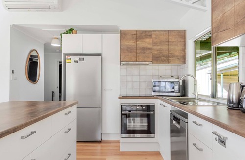 Moruya Heads House | Bush to Beach Family & Fur Coastal Retreat