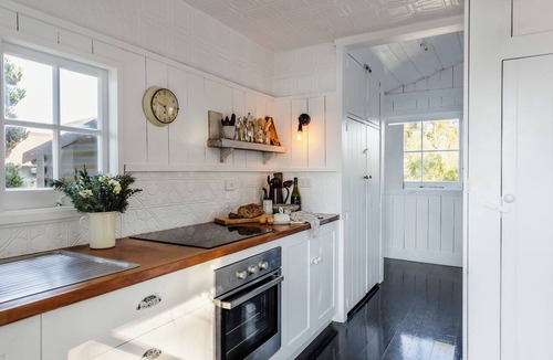 Strahan Cabin | Bushy Summers - Nurturing waterfront shack in secluded Lettes Bay, Strahan