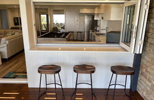 Avoca Beach House | Buy 2 weekend nights, get 2 week nights free - LUXURY WITH STUNNING SEA VIEWS
