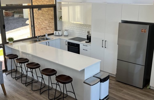 Avoca Beach House | Buy 2 weekend nights, get 2 week nights free - LUXURY WITH STUNNING SEA VIEWS