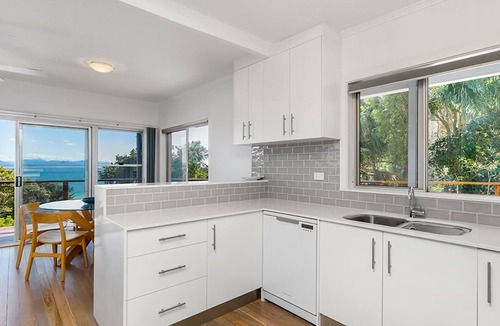 Byron Bay House | Byron Bay Accom - Wategos House - 13 Brownell Drive, Wategos - Pet Friendly